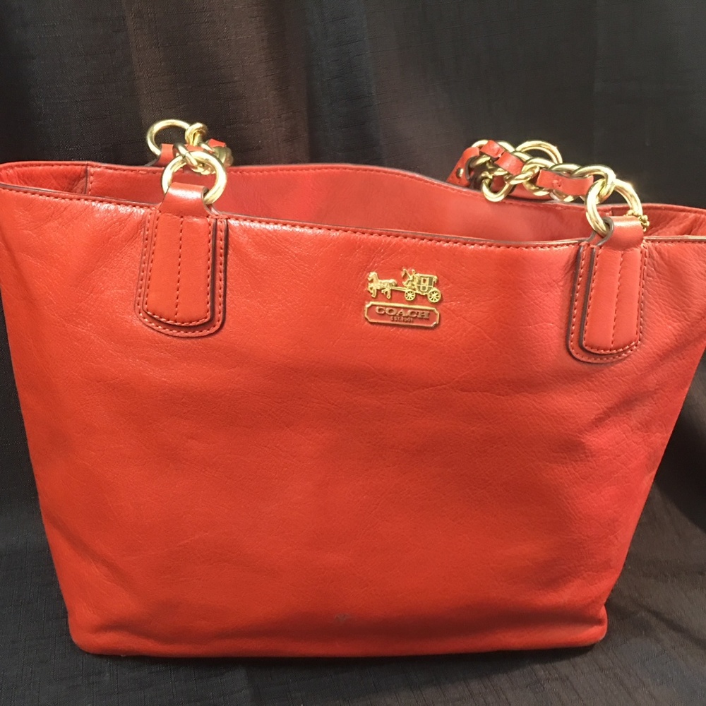Coach AUTHENTIC pumpkin leather bucket purse chain